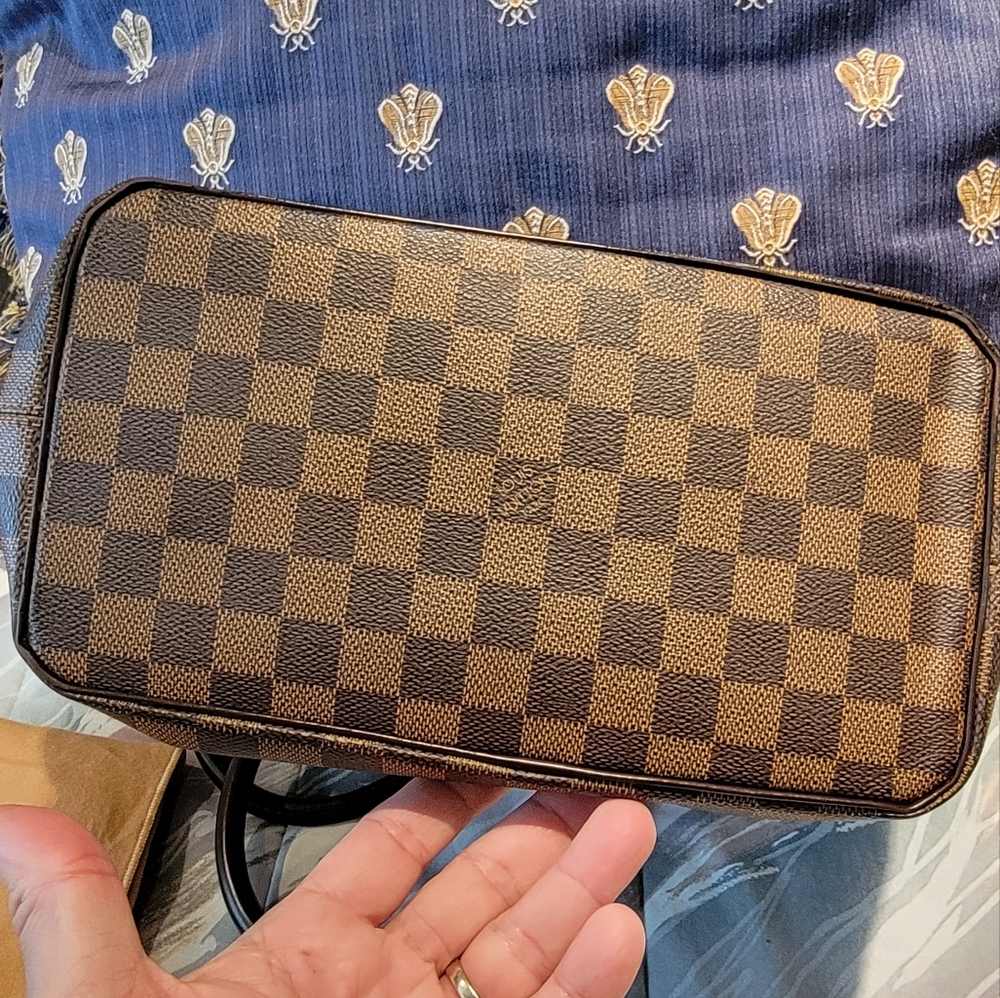 Louis Vuitton Damier Ebene Saleya Handbag PM - Picture 4 of 12
